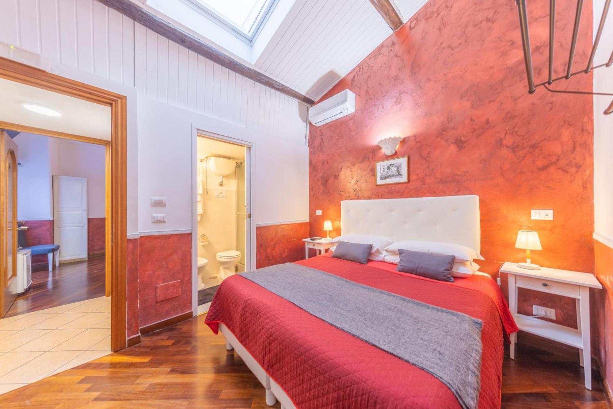 Room In Bb - Skylight Double Room In History House Rom Eksteriør billede