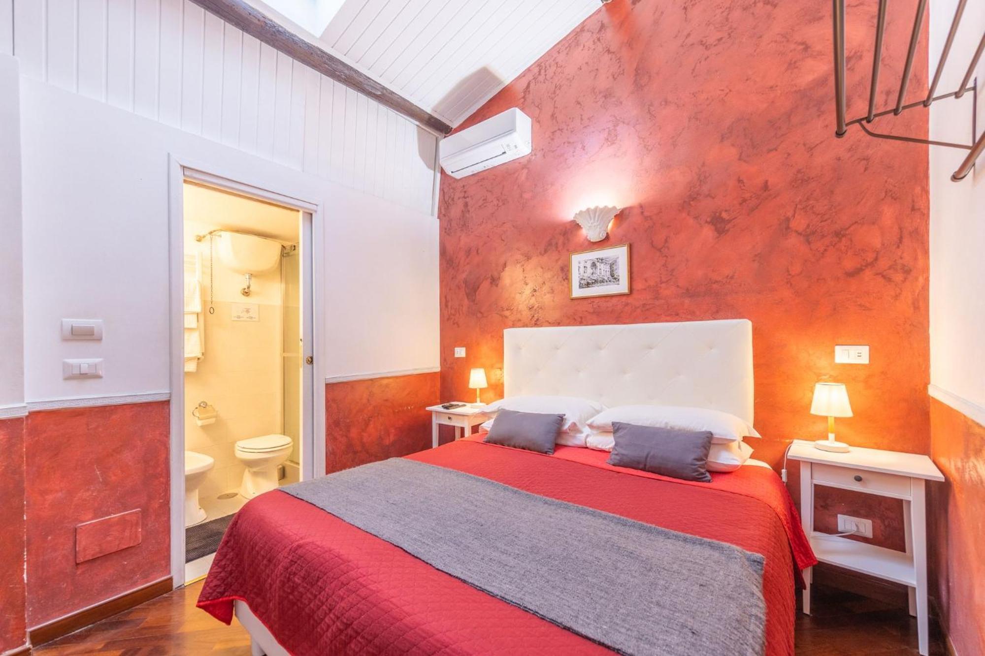 Room In Bb - Skylight Double Room In History House Rom Eksteriør billede
